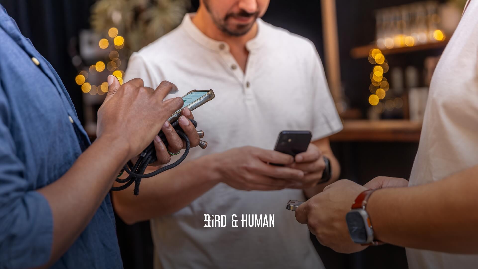 Equipe Smartphone - Bird and human